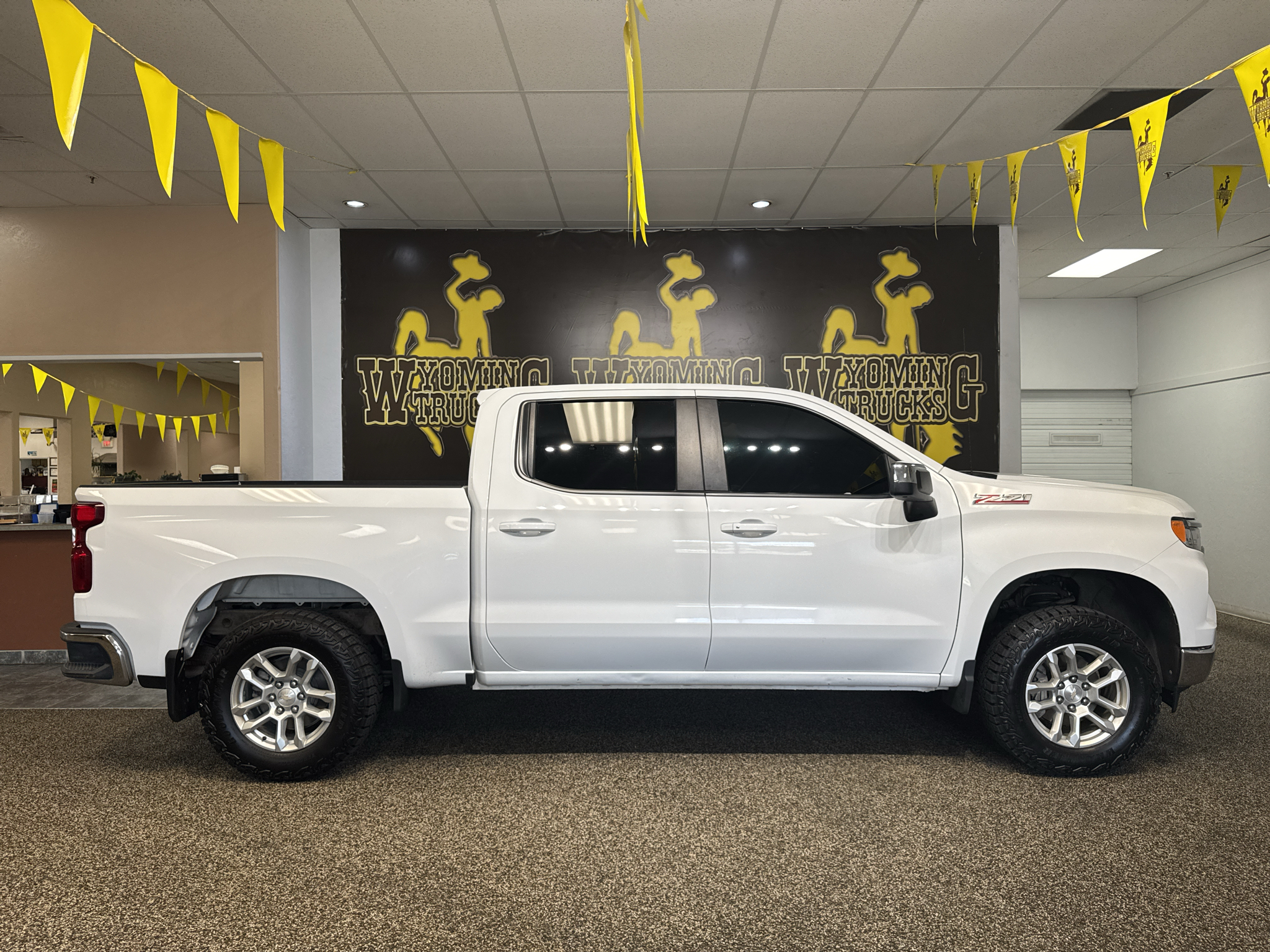 2023 Chevrolet Silverado 1500 LT Crew Cab 4WD