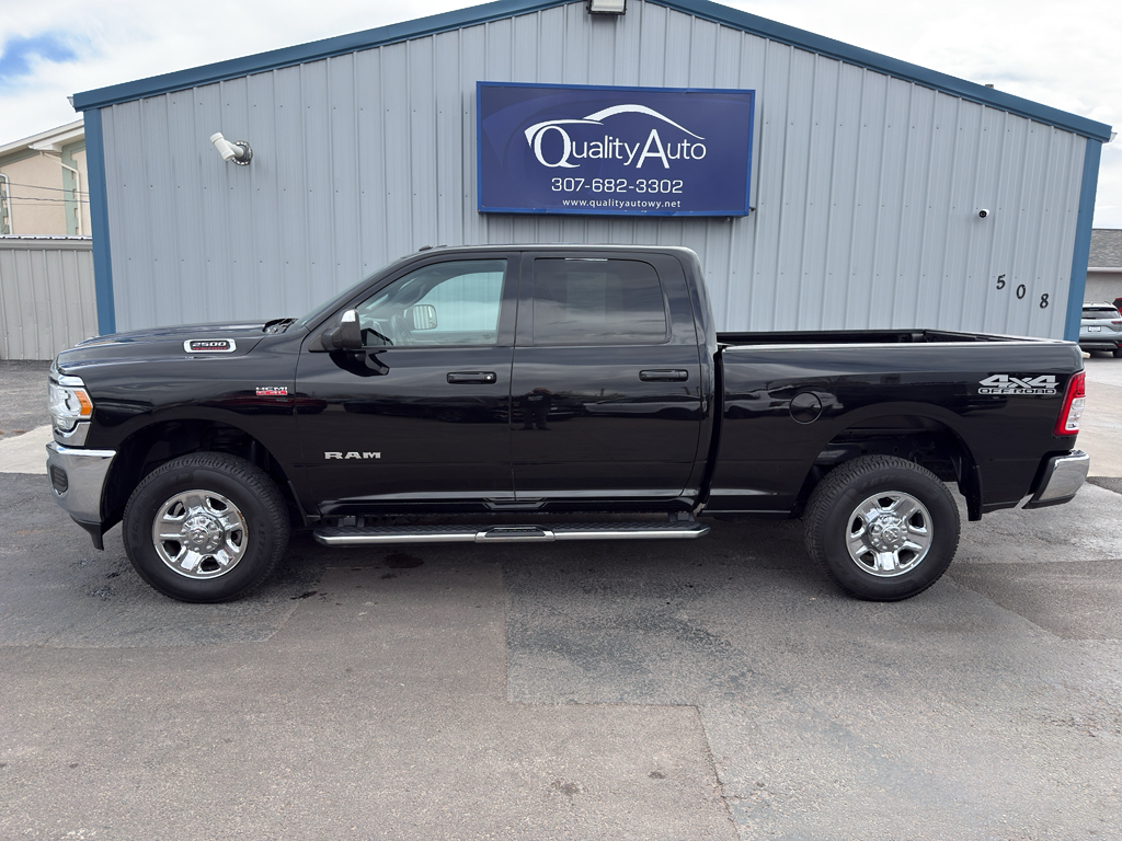 Diamond Black Crystal Pearlcoat 2021 RAM 2500 Big Horn Crew Cab 4WD Pickup Truck Four-Wheel Drive 8-Speed Automatic