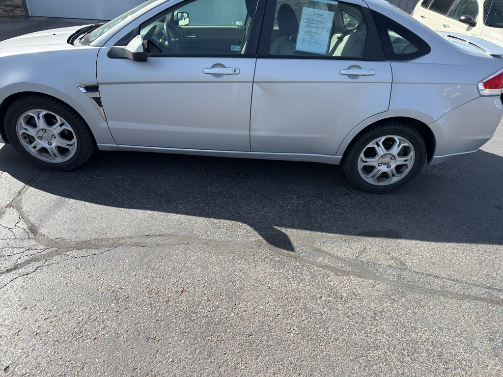 Silver Frost Clearcoat Metallic 2008 Ford Focus SES Sedan Front-Wheel Drive 5-Speed Manual