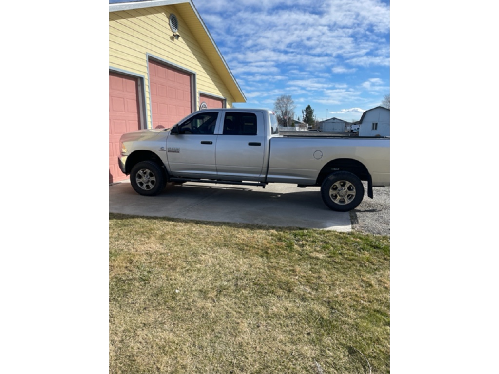 Bright Silver Metallic Clearcoat 2018 RAM 2500 Tradesman Crew Cab LB 4WD Pickup Truck Four-Wheel Drive 6-Speed Automatic