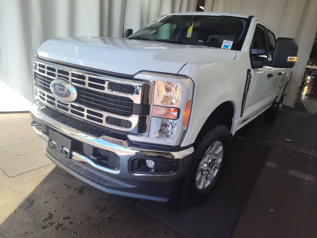 2023 Ford F-350 Super Duty XLT Crew Cab 4WD