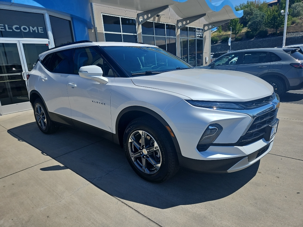View vehicle photo 3