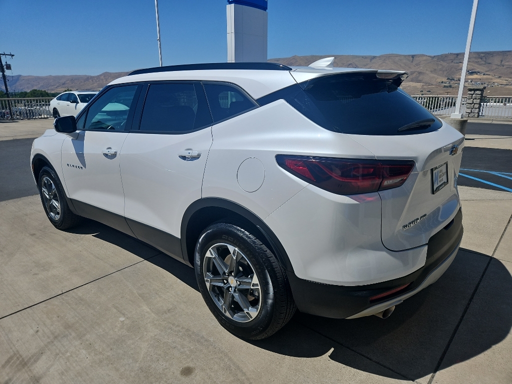 View vehicle photo 7