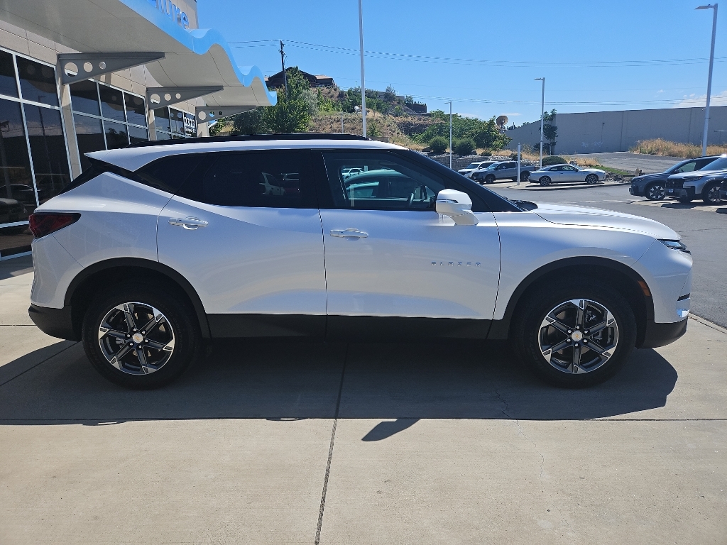 View vehicle photo 4
