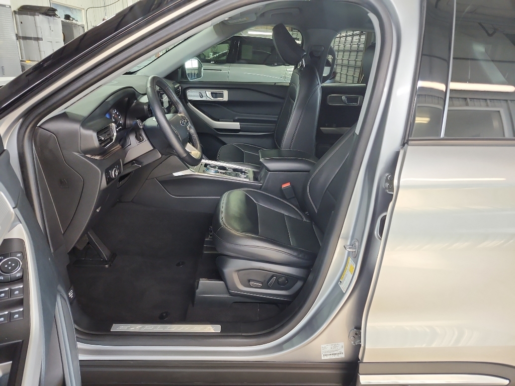 View vehicle photo 7