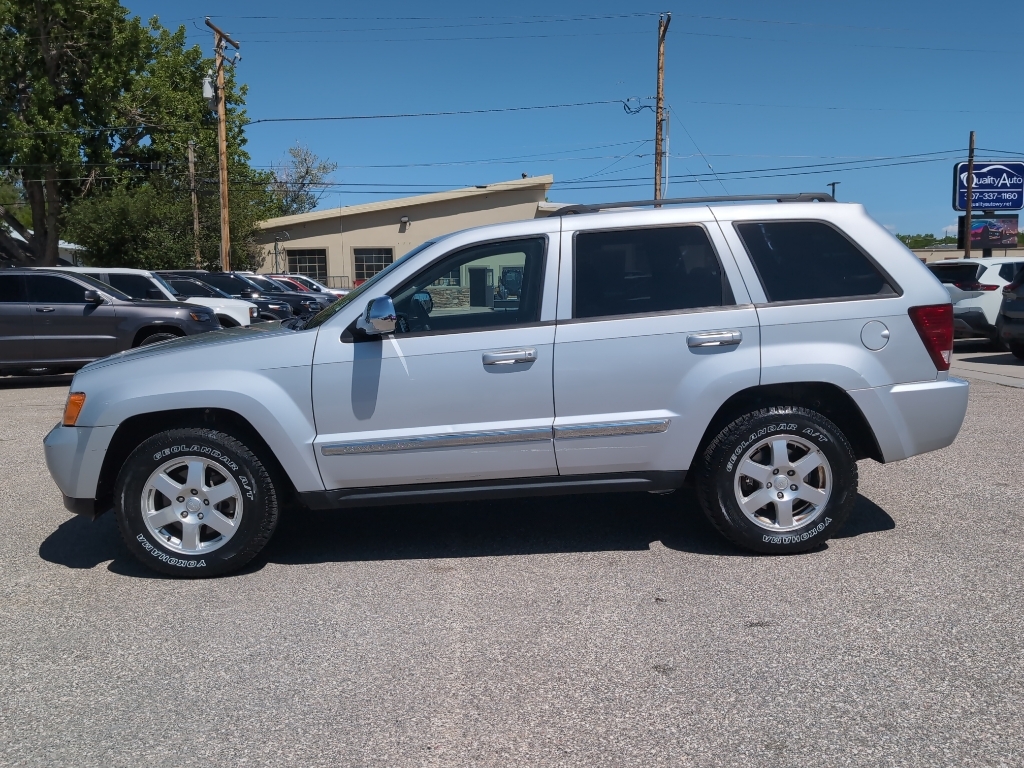 Bright Silver Metallic Clearcoat 2010 Jeep Grand Cherokee Laredo 4WD SUV / Crossover Four-Wheel Drive 5-Speed Automatic