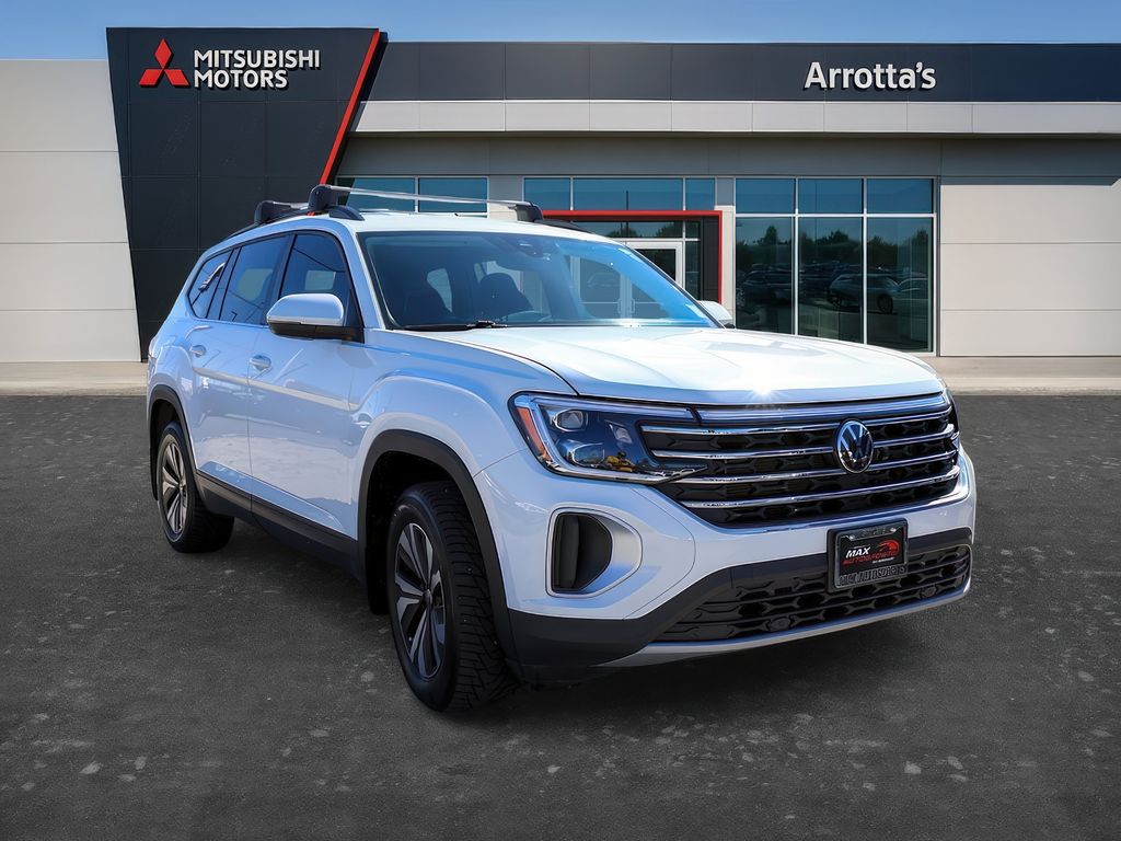 Pure White 2024 Volkswagen Atlas SE 4Motion AWD SUV / Crossover All-Wheel Drive 8-Speed Automatic