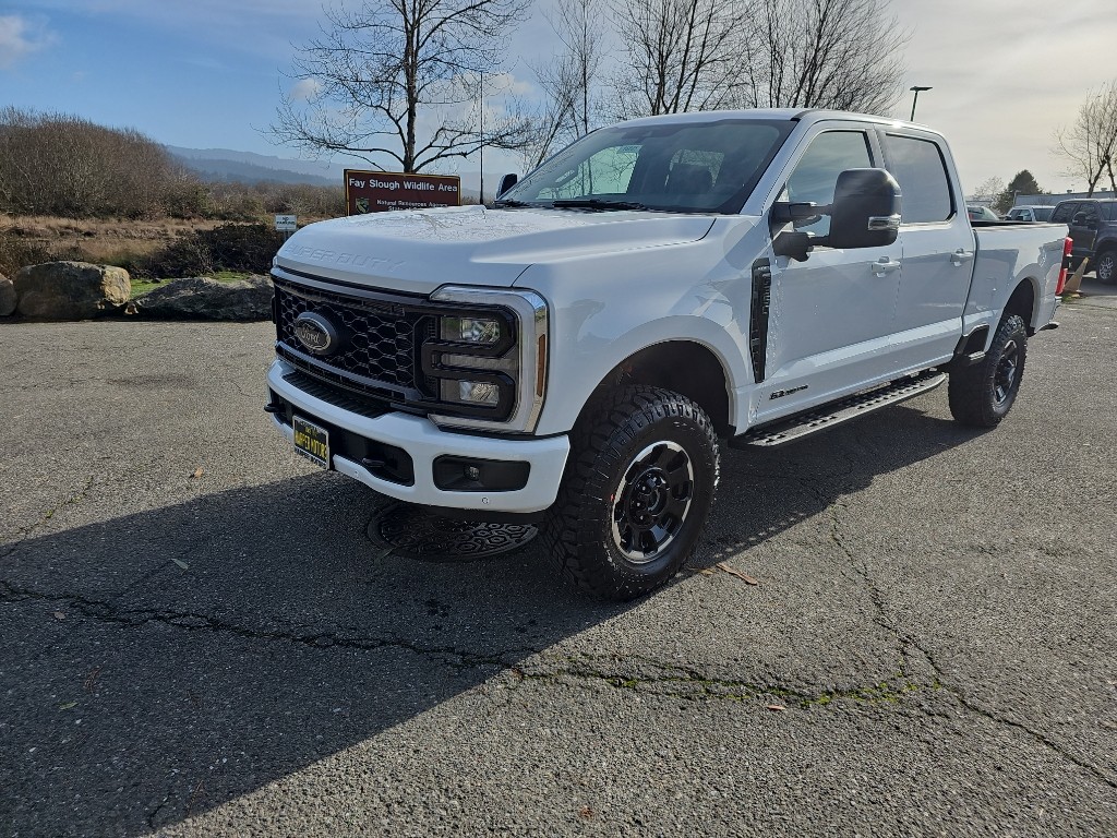 2026 Ford F-350 Super Duty Lariat Crew Cab 4WD