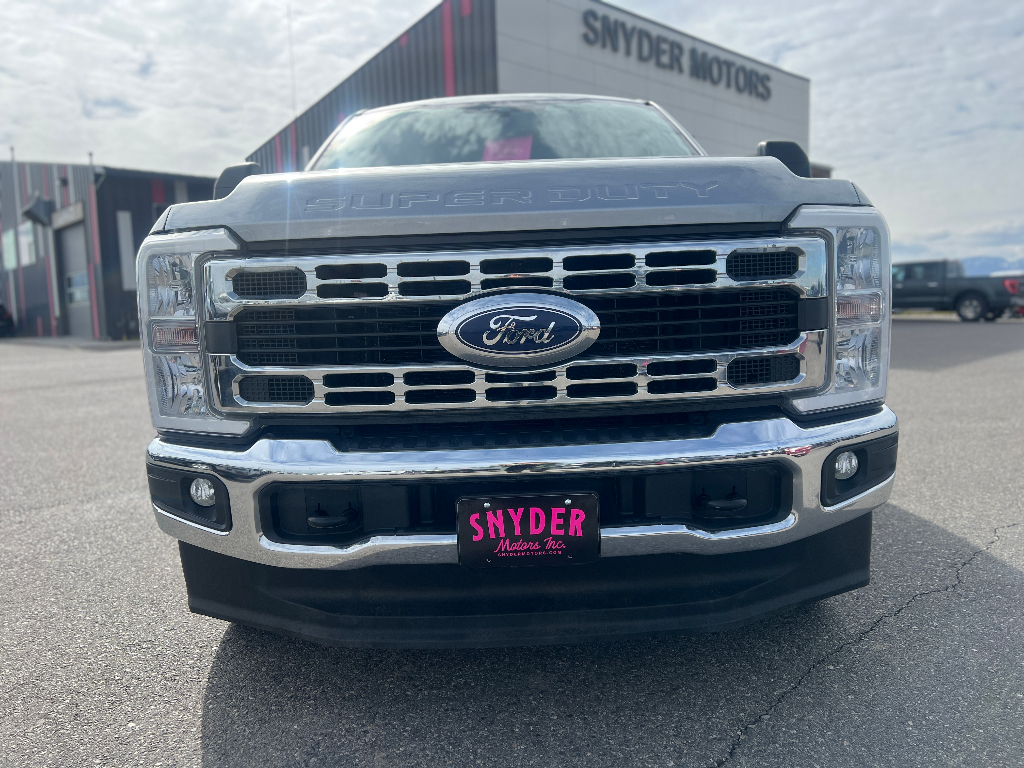 View vehicle photo 2