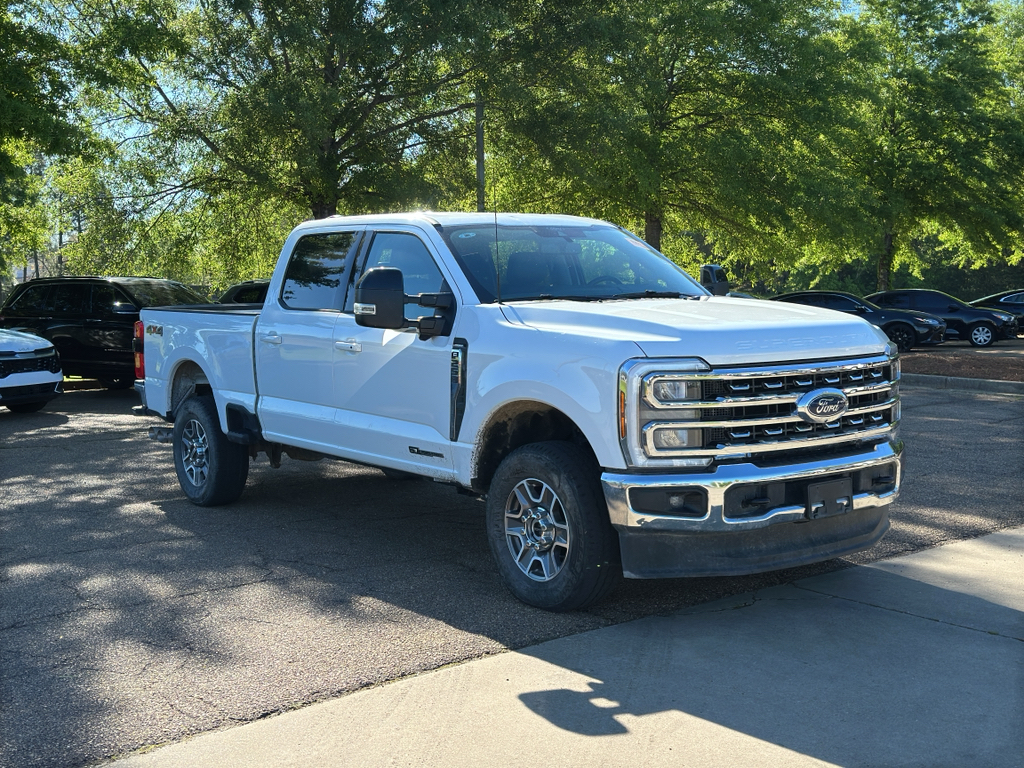 OXFORD WHITE 2024 Ford F-250 Super Duty Lariat Crew Cab 4WD Pickup Truck Four-Wheel Drive Automatic