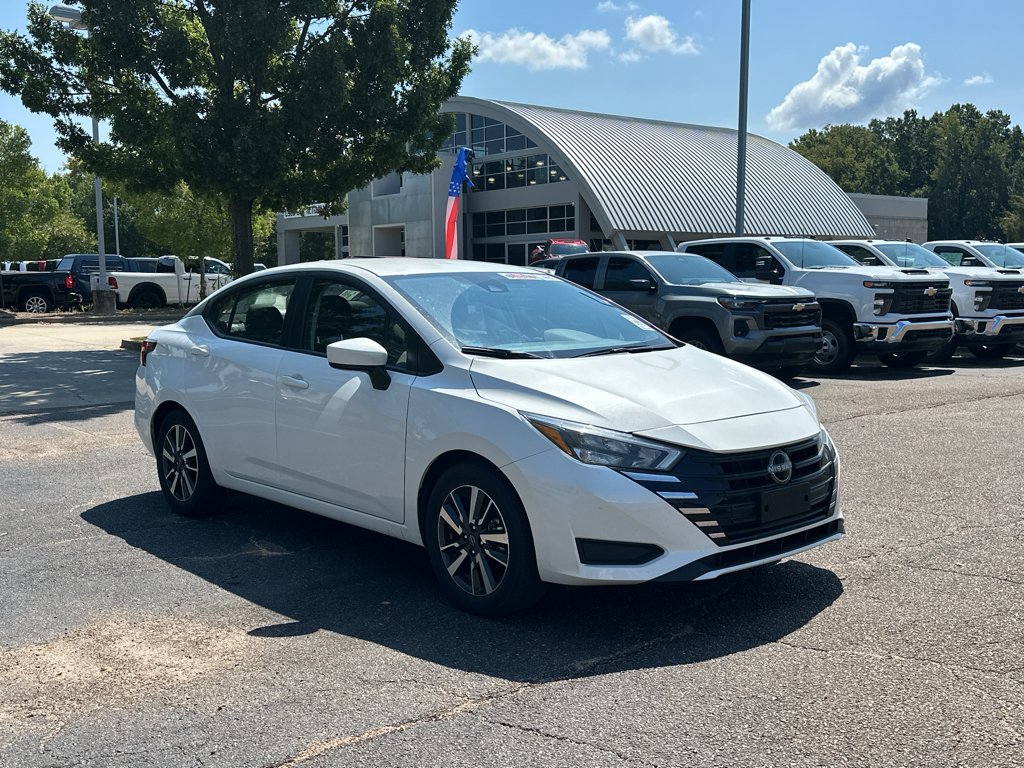 Aspen White Tricoat 2025 Nissan Versa Sedan Front-Wheel Drive Continuously Variable Transmission