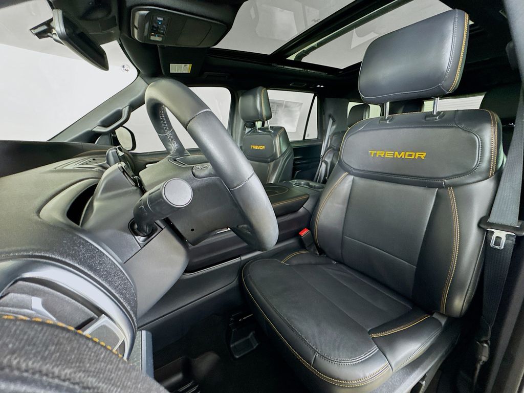 Glacier Gray Metallic TriCoat 2025 Ford Expedition Tremor 4WD SUV / Crossover Four-Wheel Drive Automatic