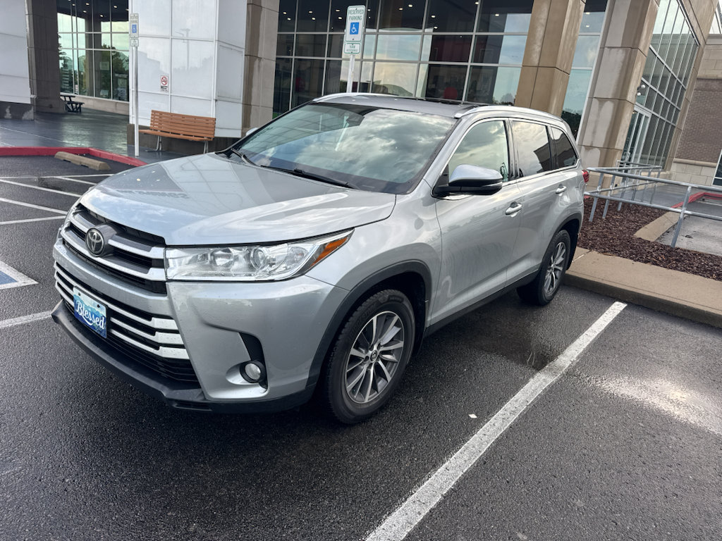 Celestial Silver Metallic 2019 Toyota Highlander SUV / Crossover Front-Wheel Drive 8-Speed Automatic