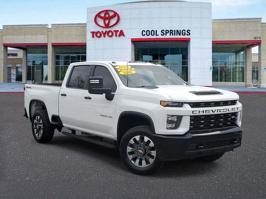 Summit White 2022 Chevrolet Silverado 2500HD Custom Crew Cab 4WD Pickup Truck Four-Wheel Drive 6-Speed Automatic