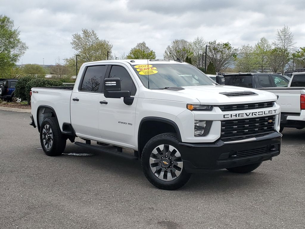 Summit White 2022 Chevrolet Silverado 2500HD Custom Crew Cab 4WD Pickup Truck Four-Wheel Drive 6-Speed Automatic