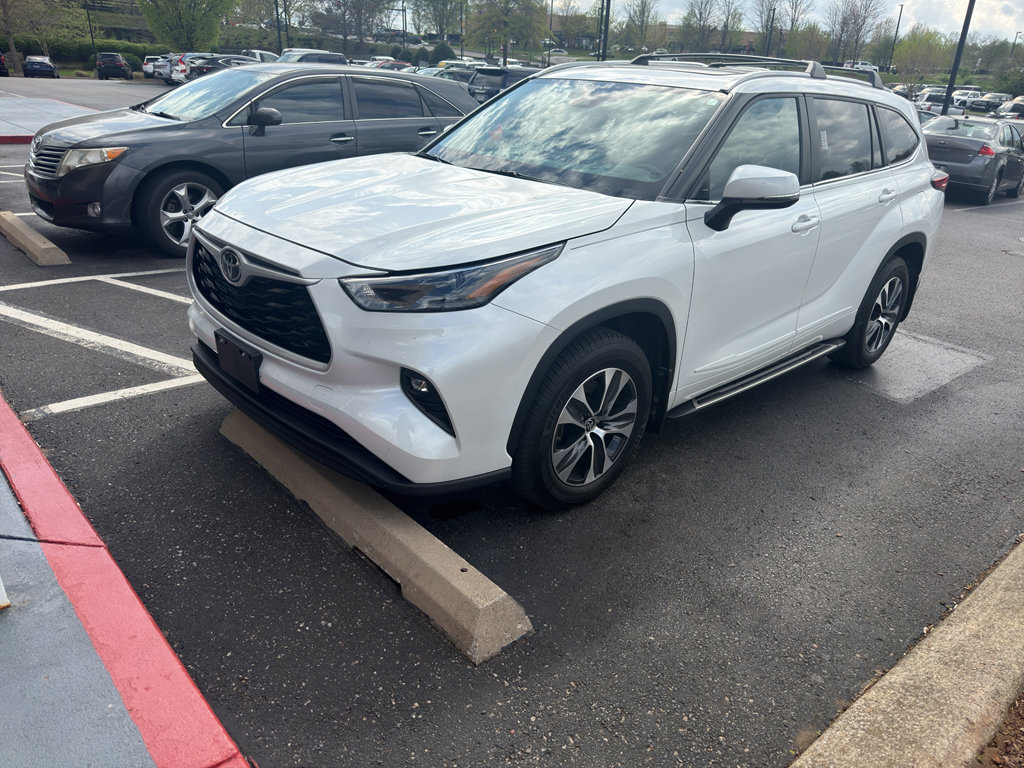 White (Wind Chill Pearl) 2023 Toyota Highlander XLE AWD SUV / Crossover All-Wheel Drive 8-Speed Automatic