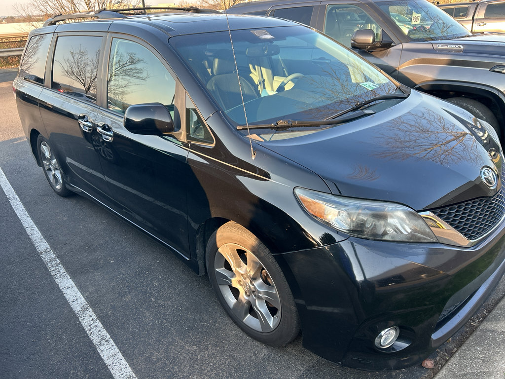 Black 2013 Toyota Sienna SE 8-Passenger Minivan Front-Wheel Drive 6-Speed Automatic