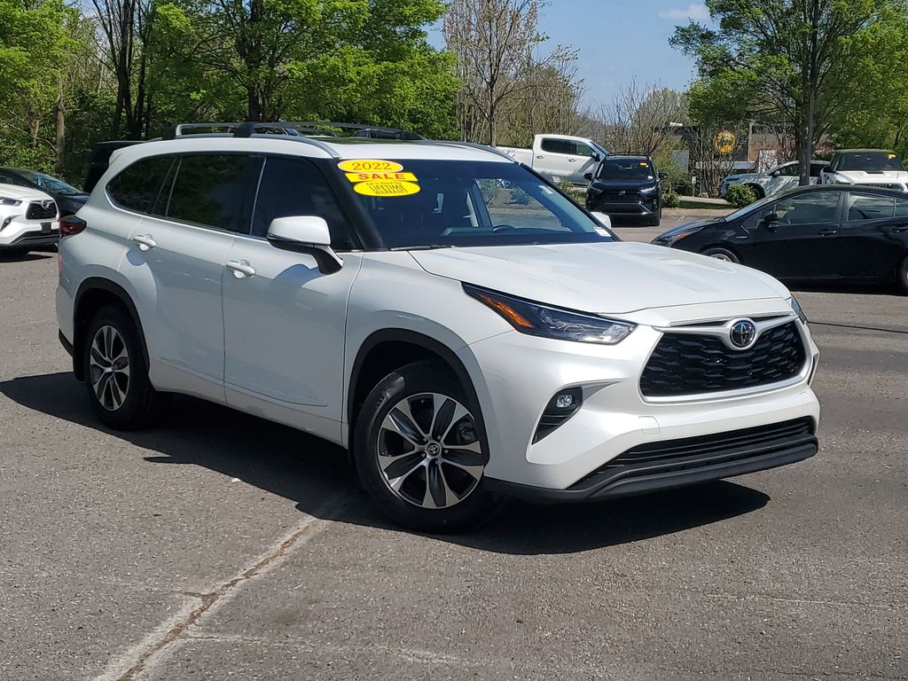 White (Wind Chill Pearl) 2022 Toyota Highlander XLE AWD SUV / Crossover All-Wheel Drive 8-Speed Automatic