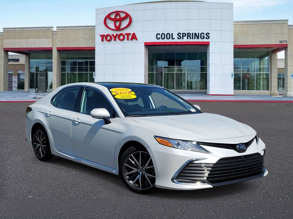 White (Wind Chill Pearl) 2023 Toyota Camry XLE V6 FWD Sedan Front-Wheel Drive 8-Speed Automatic