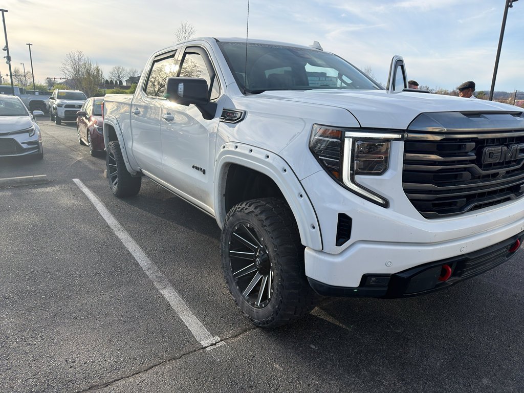 2023 GMC Sierra 1500 AT4 Crew Cab 4WD