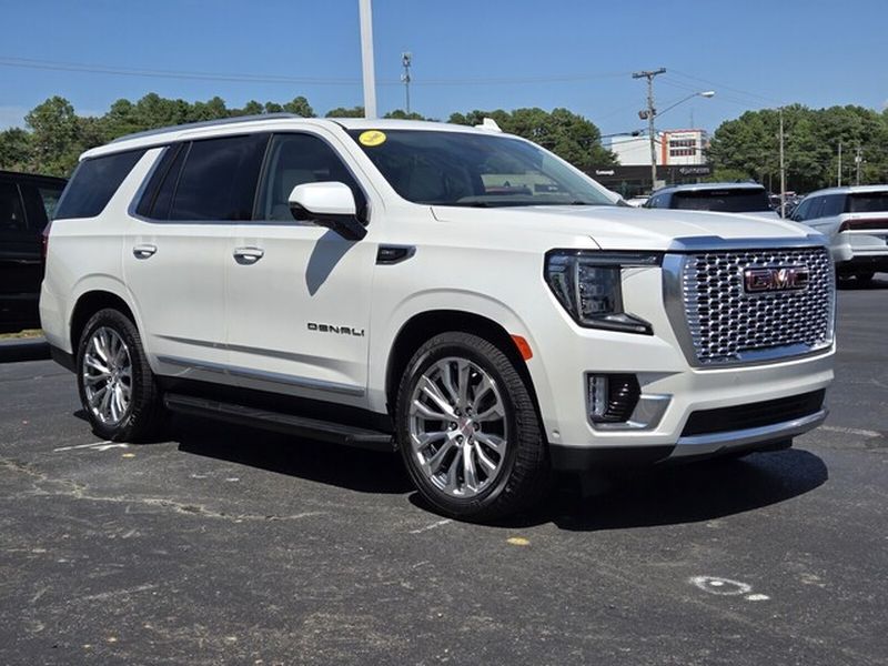 White Frost Tricoat 2023 GMC Yukon SUV / Crossover Four-Wheel Drive Automatic