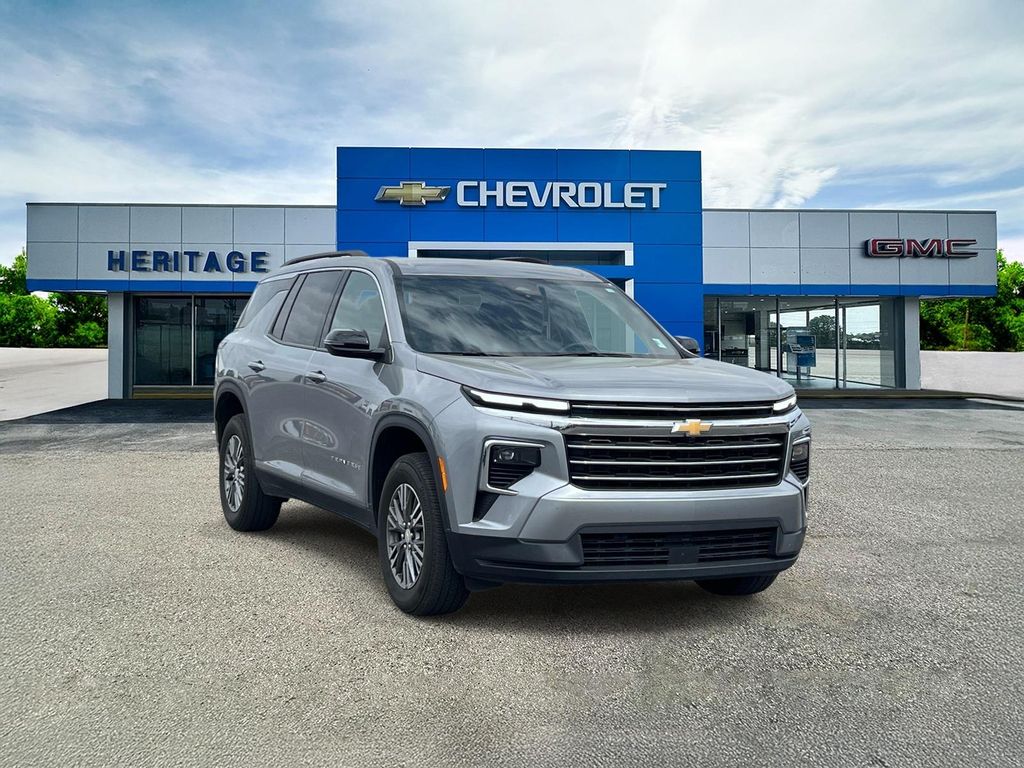 Sterling Gray Metallic 2025 Chevrolet Traverse LT FWD SUV / Crossover Front-Wheel Drive 8-Speed Automatic