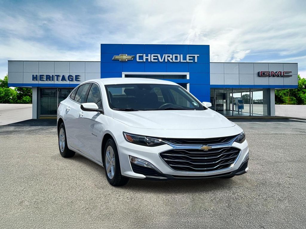 Summit White 2021 Chevrolet Malibu LS Fleet FWD Sedan Front-Wheel Drive Continuously Variable Transmission