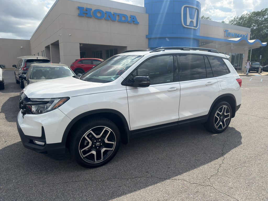 Platinum White Pearl 2023 Honda Passport Elite AWD SUV / Crossover All-Wheel Drive 9-Speed Automatic