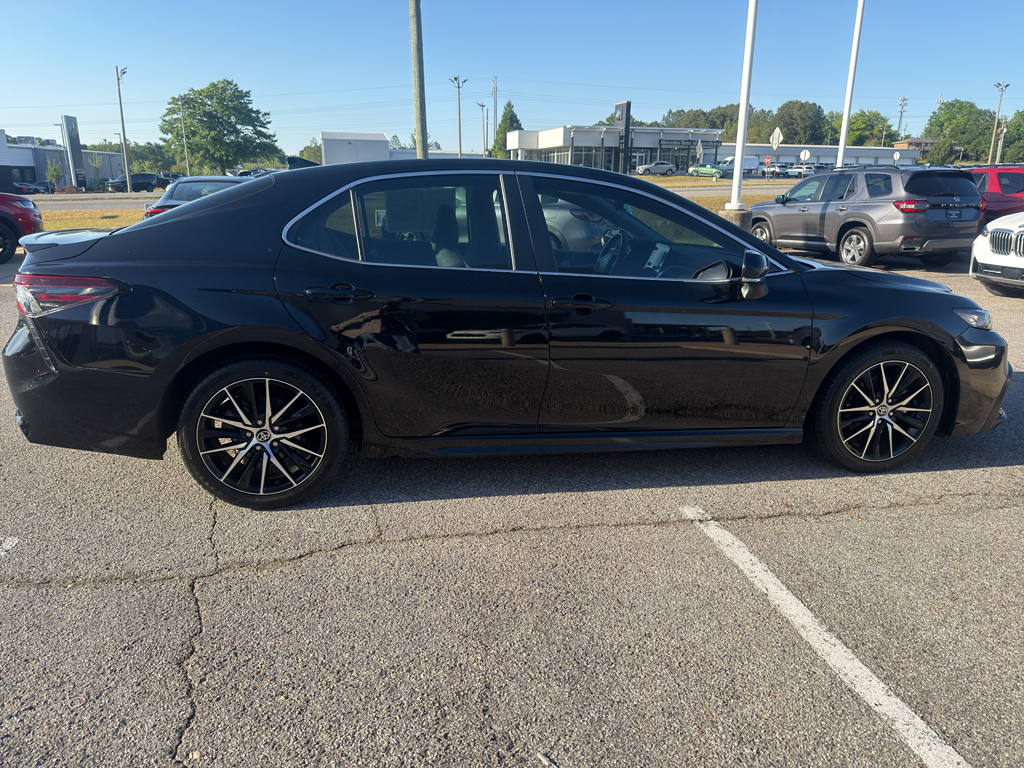 View vehicle photo 7