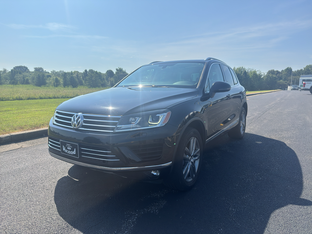 Deep Black Pearl 2015 Volkswagen Touareg SUV / Crossover  8-Speed Automatic