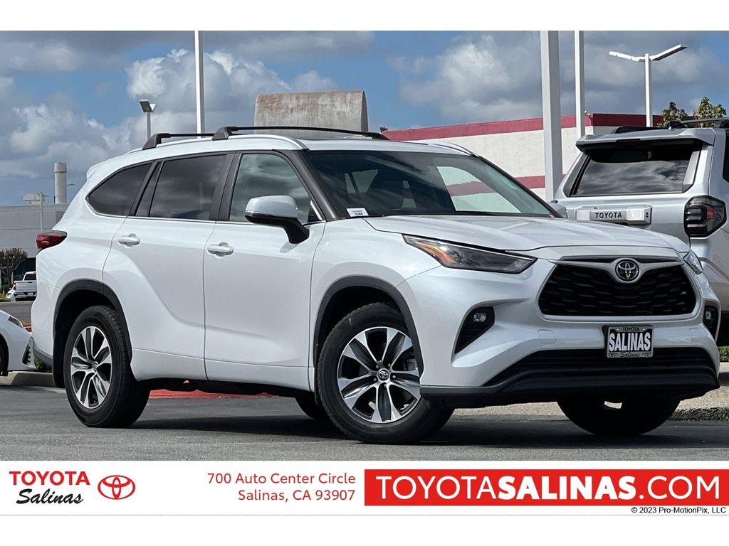 White 2023 Toyota Highlander SUV / Crossover 8-Speed Automatic