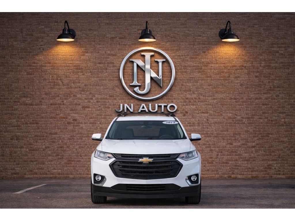 Summit White 2019 Chevrolet Traverse LT Leather FWD SUV / Crossover Front-Wheel Drive 9-Speed Automatic