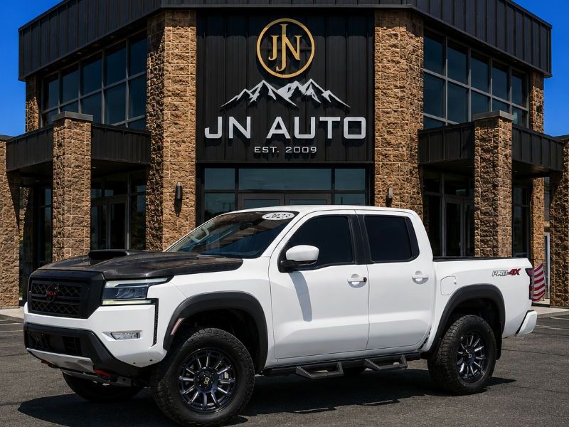 Glacier White 2023 Nissan Frontier Pickup Truck Four-Wheel Drive 9-Speed Automatic