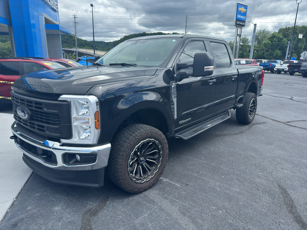 Agate Black Metallic 2024 Ford F-250 Super Duty Pickup Truck Four-Wheel Drive Automatic