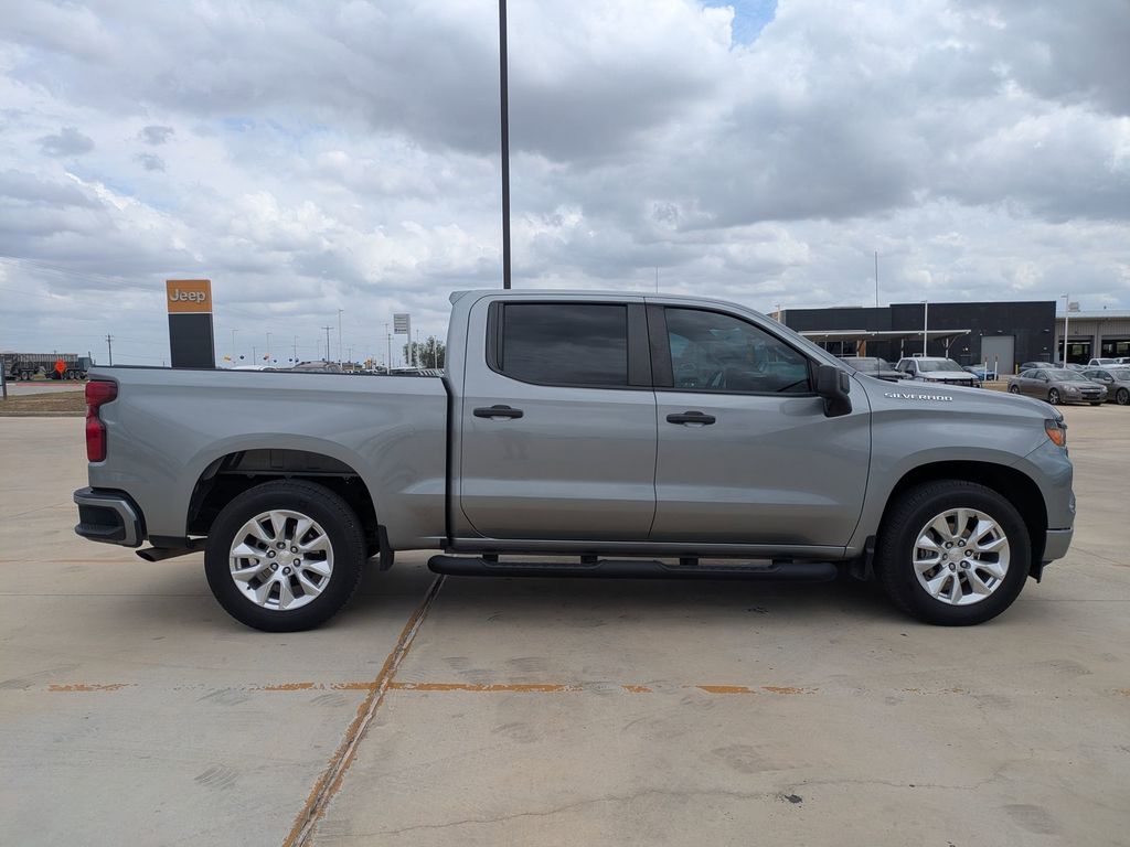 View vehicle photo 2