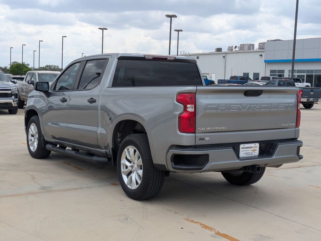 View vehicle photo 5