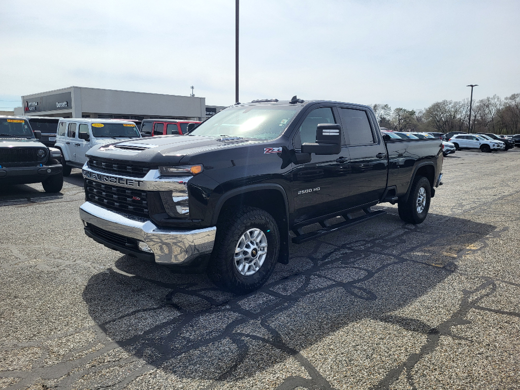 Black 2022 Chevrolet Silverado 2500HD LT Crew Cab 4WD Pickup Truck Four-Wheel Drive Automatic