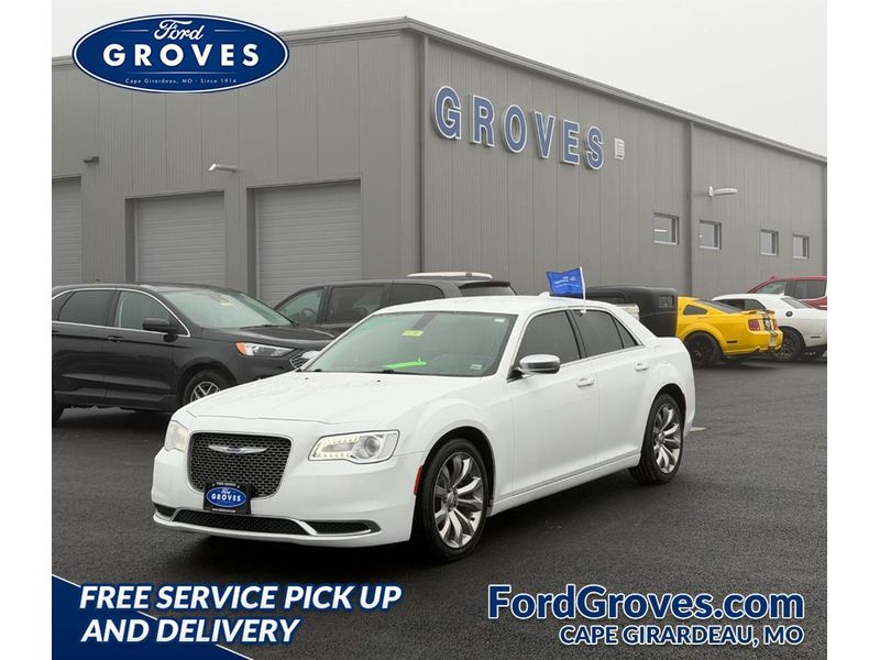 Bright White Clearcoat 2019 Chrysler 300 Touring RWD Sedan Rear-Wheel Drive 8-Speed Automatic