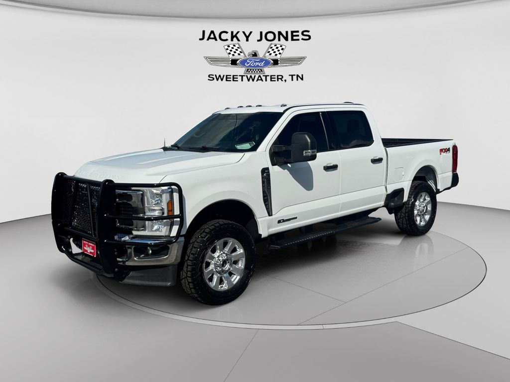 Oxford White 2025 Ford F-250 Super Duty XLT Crew Cab 4WD Pickup Truck Four-Wheel Drive Automatic