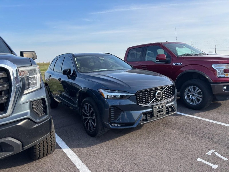 2024 Volvo XC60 B5 Core Dark Theme AWD
