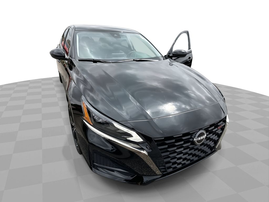 Super Black 2025 Nissan Altima 2.5 SR FWD Sedan Front-Wheel Drive Continuously Variable Transmission