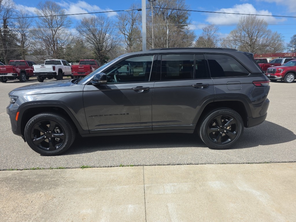 2023 Jeep Grand Cherokee Altitude 4WD