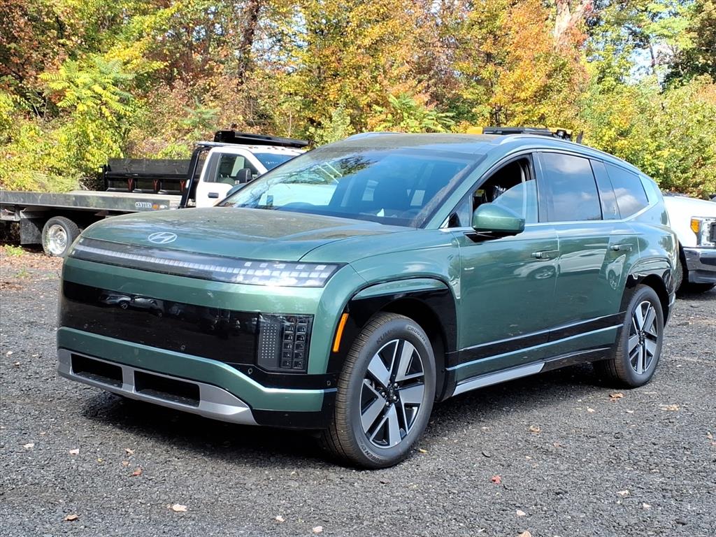 View vehicle photo 3