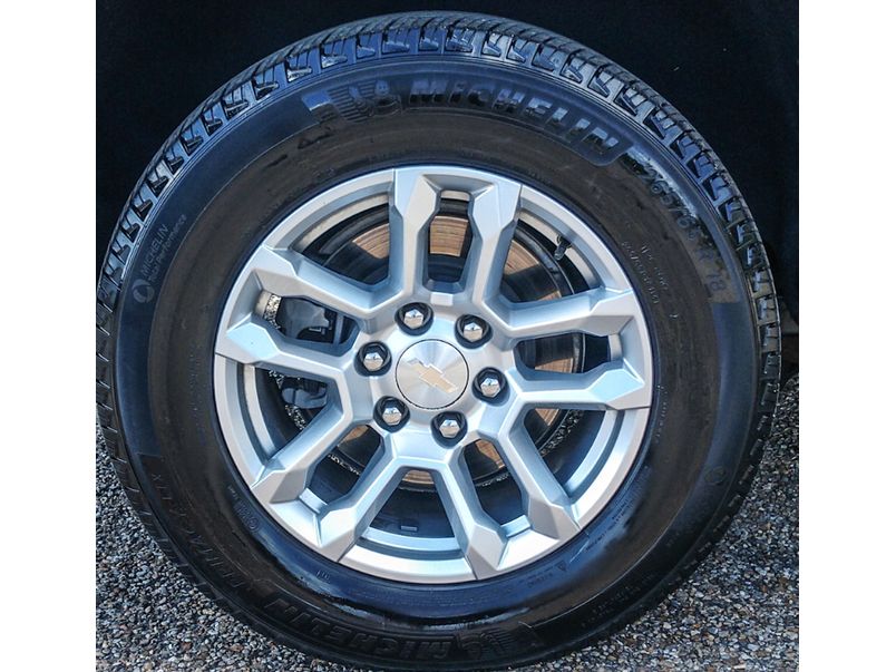 View vehicle photo 7