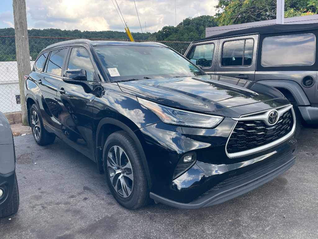 Midnight Black Metallic 2024 Toyota Highlander SUV / Crossover Front-Wheel Drive 8-Speed Automatic
