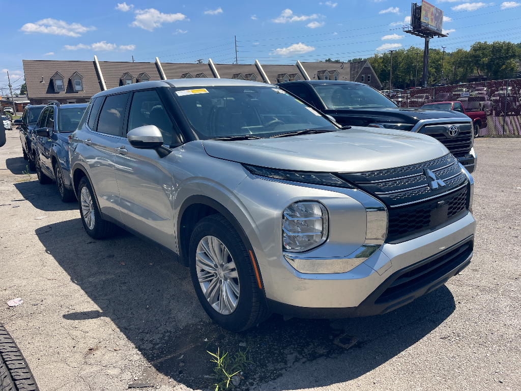 2024 Mitsubishi Outlander ES