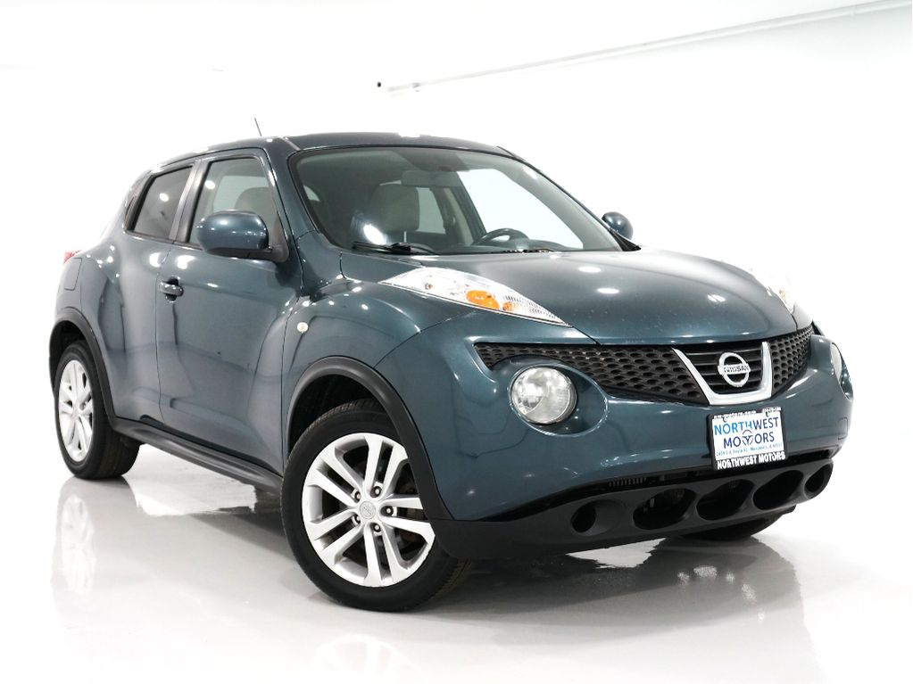 2011 Nissan Juke SV's photo