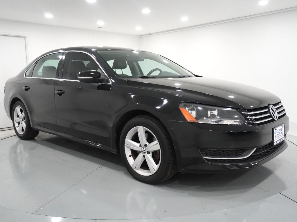 2013 Volkswagen Passat SE's photo