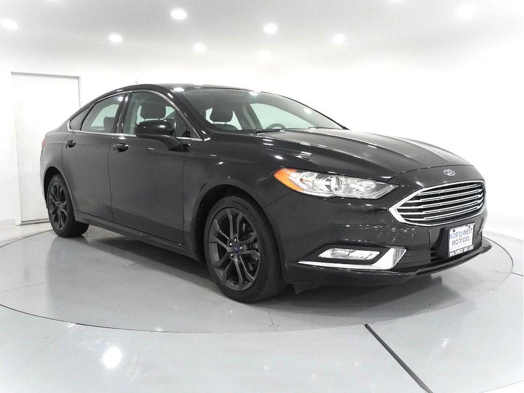 2018 Ford Fusion SE's photo