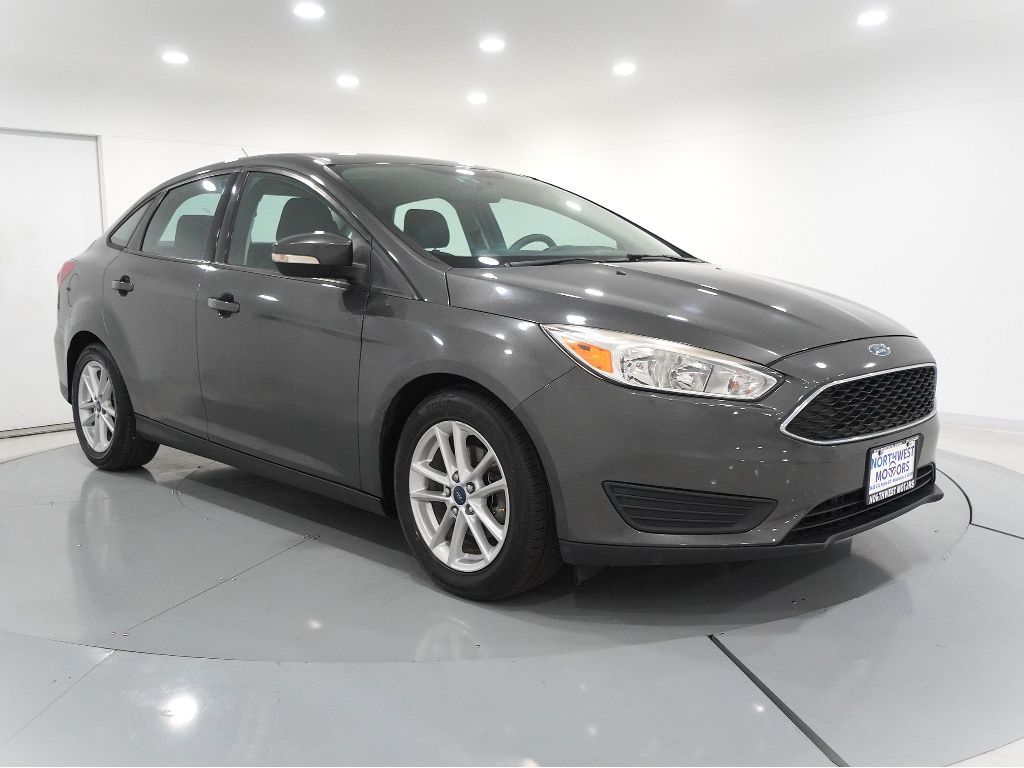 2015 Ford Focus SE's photo